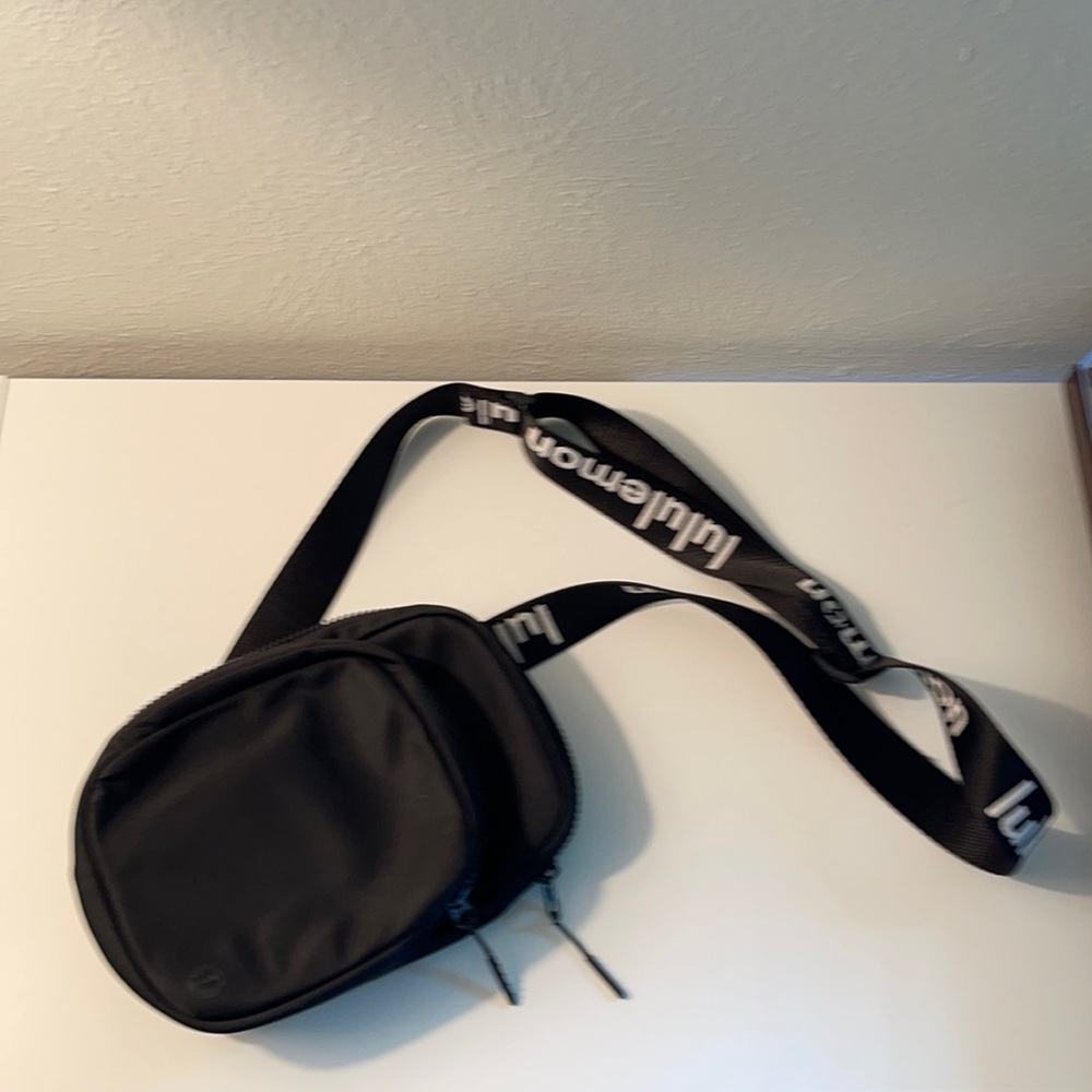 LIKE NEW lululemon crossbody bag